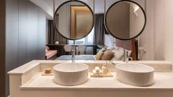 Suite | 9 bedrooms