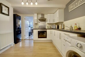 Apartment, Beach View | Private kitchen - Southsea Apartment-Parking-Pool-Hot tub (Portsmouth)