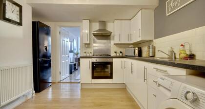 Southsea Apartment-Parking-Pool-Hot tub