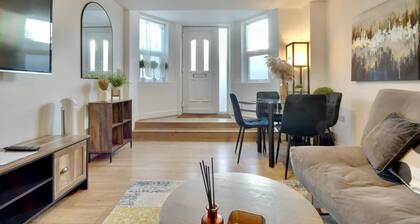 Southsea Apartment-Parking-Pool-Hot tub