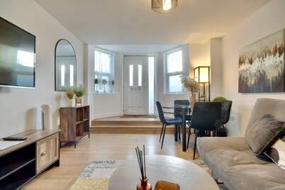 Southsea Apartment-Parking-Pool-Hot tub