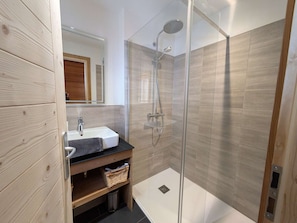 Hair dryer - Cozy alpine lodge, 4 bedrooms, 10 guests, parking, terrace, Arêches-Beaufort (Arêches-Beaufort)