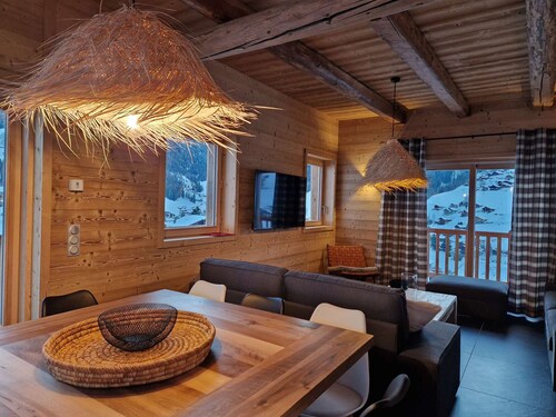 Cozy alpine lodge, 4 bedrooms, 10 guests, parking, terrace, Arêches-Beaufort