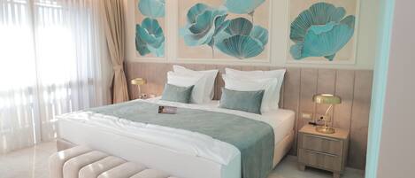 Luksus-dobbeltrom | Minibar, safe på rommet, skrivebord og lydisolert