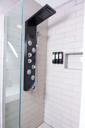 Hårtørrer, håndklæder, Sæbe, Toiletpapir