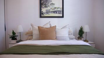 2 bedrooms, in-room safe, desk, iron/ironing board