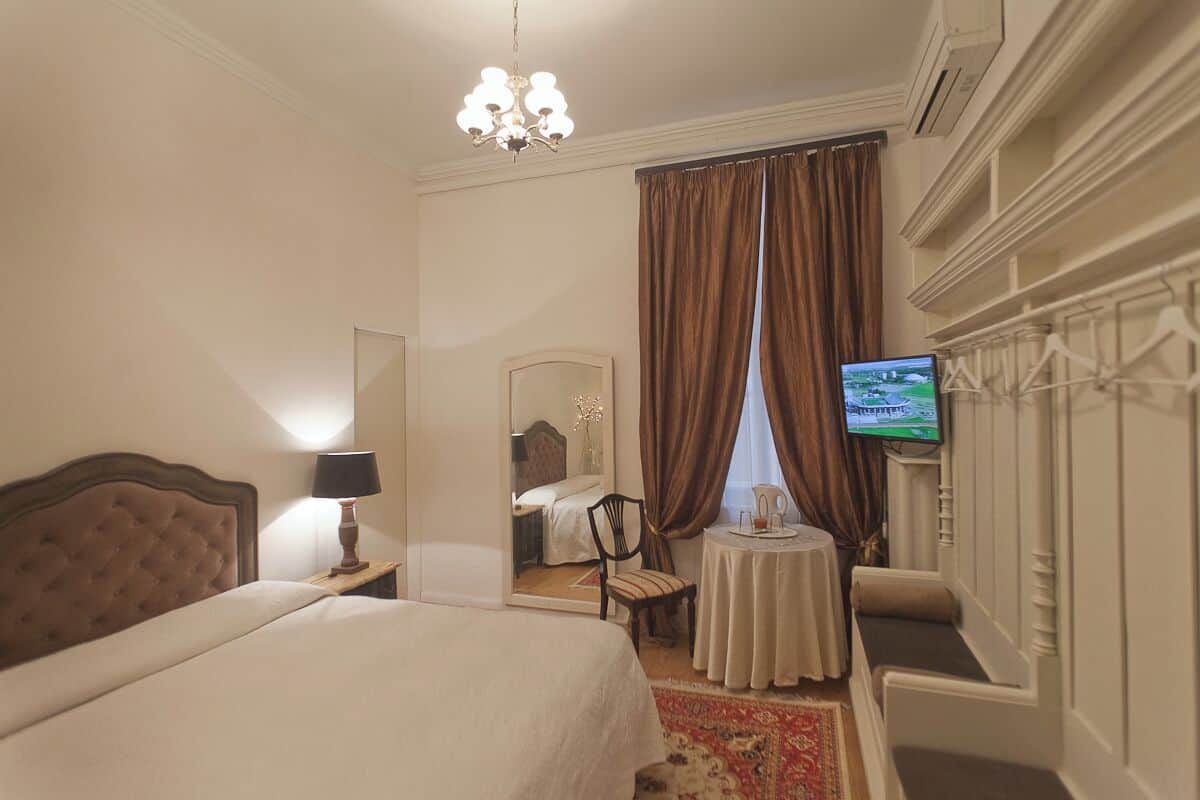 Classic Room | In-room safe, laptop workspace, free WiFi