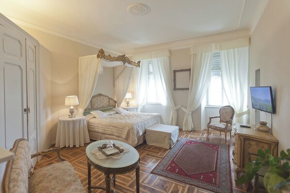 Deluxe Double Room, Sea View | In-room safe, laptop workspace, free WiFi