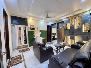 55-Zoll-Flachbildfernseher mit Digitalempfang, Pay-TV