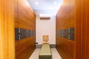 Sauna, hot tub, steam room, hot springs, massages