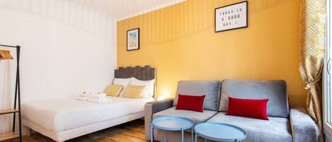 Iron/ironing board, internet, bed sheets