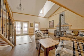 Smart TV, fireplace - Twin Lakes Retreat (Bovey)