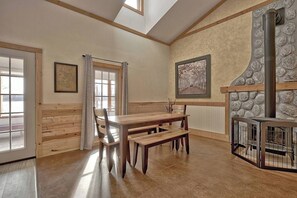 Dining - Twin Lakes Retreat (Bovey)