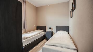 5 bedrooms, free WiFi, bed sheets