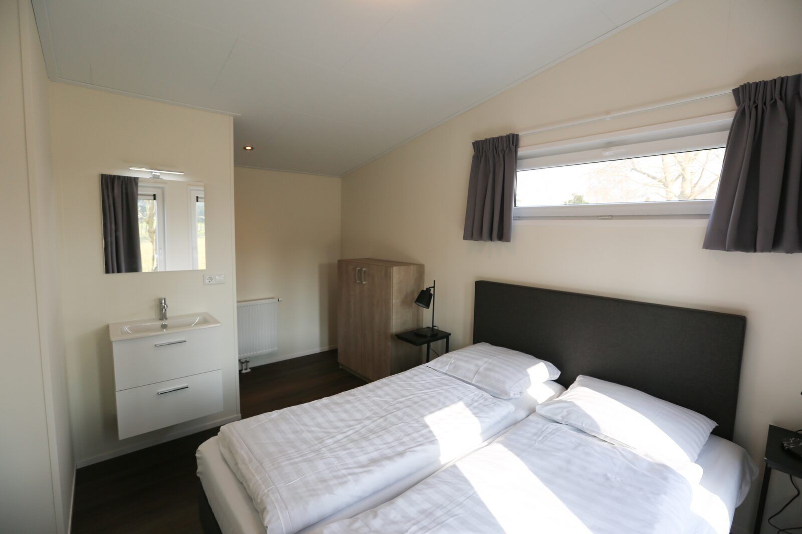 2 多间卧室、床单