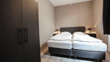 5 bedrooms, free WiFi, bed sheets