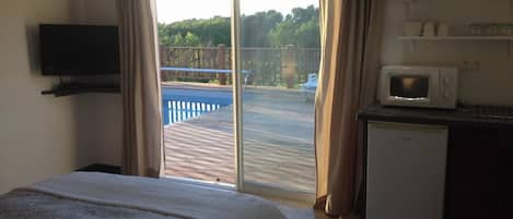 3 bedrooms, in-room safe, iron/ironing board, travel cot