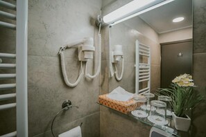 Comfort Double Room, Courtyard View | Bathroom - Pansion Bernarda Nova (Varazdinske Toplice)