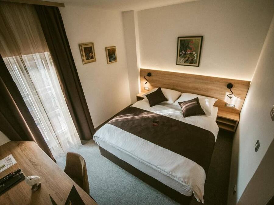 In-room safe, desk, laptop workspace, soundproofing