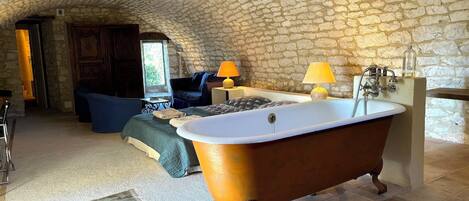 7 bedrooms, iron/ironing board, free WiFi, bed sheets