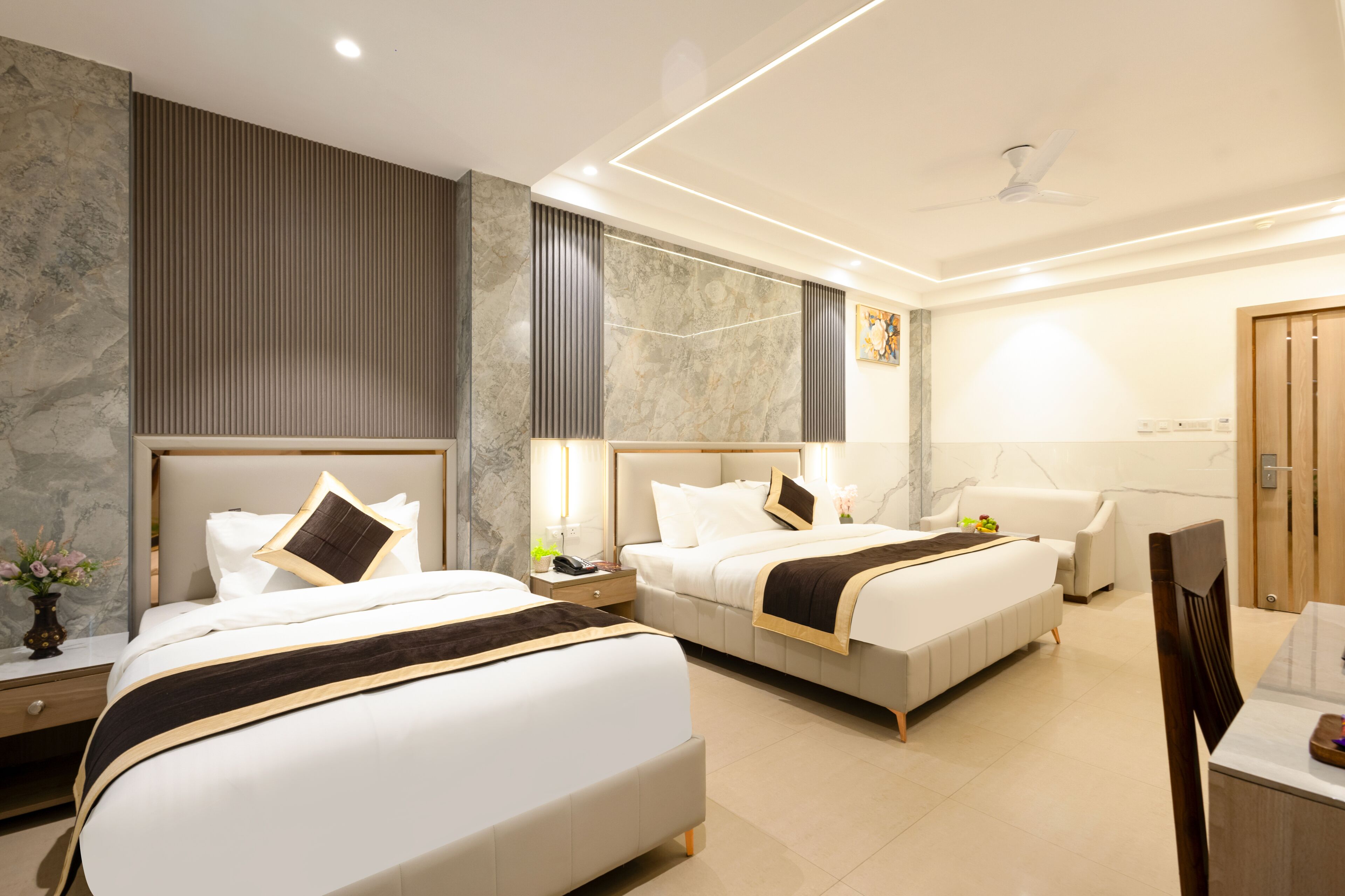 Suite Room | In-room safe, iron/ironing board, free WiFi, bed sheets