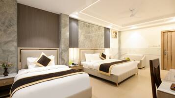 Suite Room | In-room safe, iron/ironing board, free WiFi, bed sheets