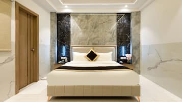 Deluxe Room | In-room safe, iron/ironing board, free WiFi, bed sheets