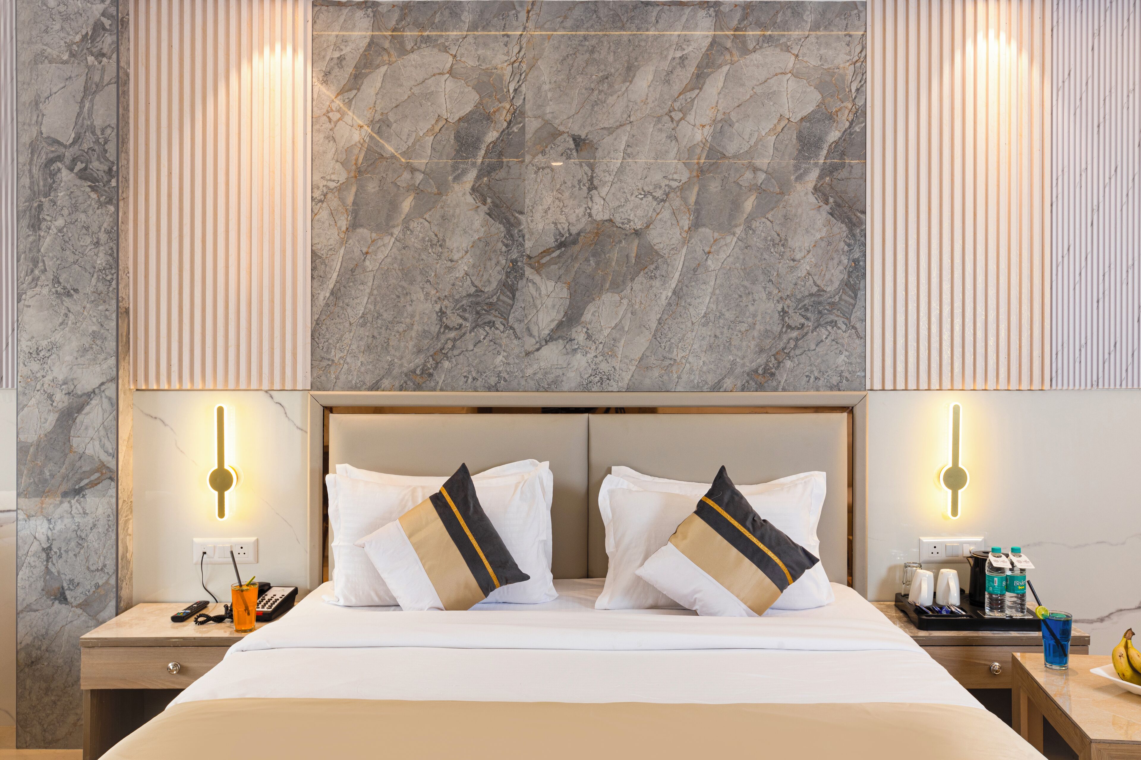 Suite Room | In-room safe, iron/ironing board, free WiFi, bed sheets