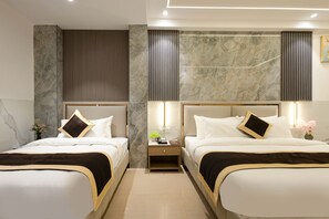 高級客房, 陽台 | 客房內保險箱、熨斗/熨衣板、免費無線上網、床單