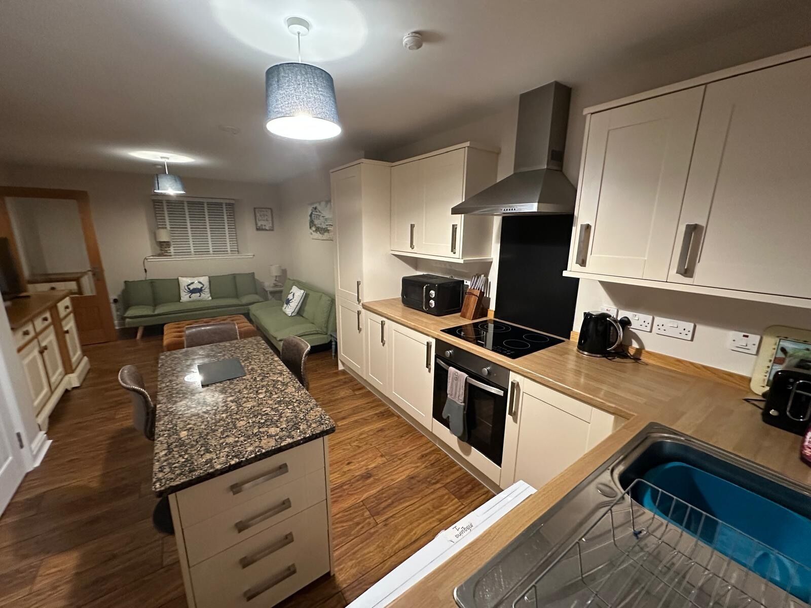 冷蔵庫、電子レンジ、オーブン、トースター