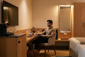 Desk, laptop workspace, soundproofing, iron/ironing board - Clarion Hotel Hyderabad (Hyderabad)