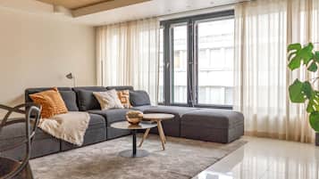 Apartment, Balcony, City View | Living area