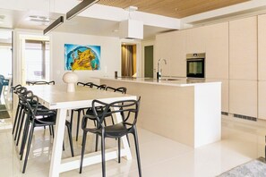 Private kitchen - Luxurious 3-Br Apt with Balcony (Helsinki)