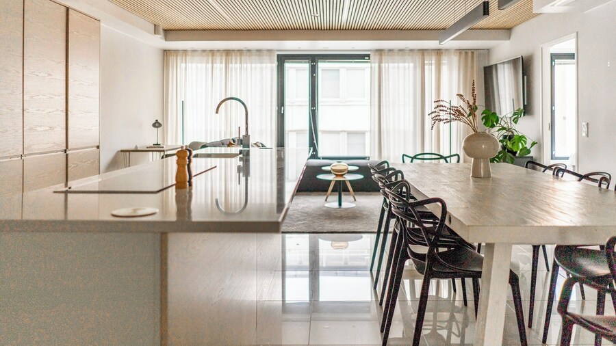 Luxurious 3-Br Apt with Balcony