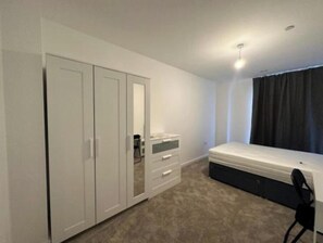 2 bedrooms, WiFi - Spacious & Luxury one bedroom (Barking)
