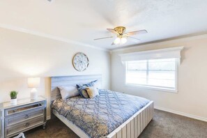 3 bedrooms, WiFi, bed sheets - Magnolia Staycation S (Longview)