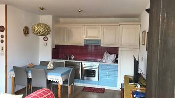 Refrigerador, horno, placa de cocina, lavavajillas