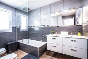Villa (3 Bedrooms) | Interior