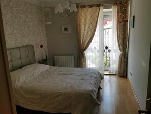 2 bedrooms, WiFi, bed sheets - VUT - Cathedral Viewpoint  (Burgos)