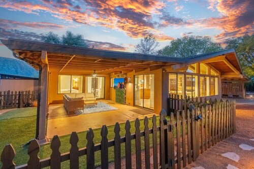 Red Rocks House | Chef`s Kitchen, Fireplace