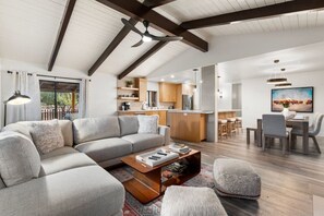 Smart TV, fireplace - Red Rocks House | Chef`s Kitchen, Fireplace (Sedona)