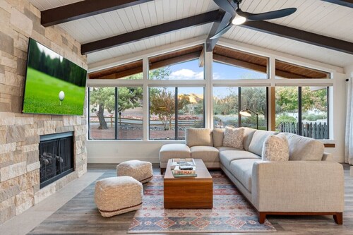 Red Rocks House | Chef`s Kitchen, Fireplace