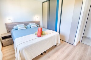 2 bedrooms, iron/ironing board, travel cot, free WiFi