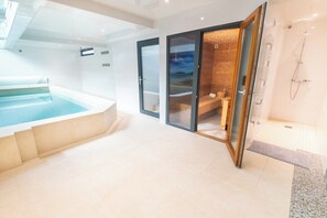 A heated pool - Luxury villa with indoor pool, 5 minutes from the sea via Groom* (Larmor-Plage)