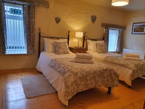 2 bedrooms, iron/ironing board, travel cot, free WiFi