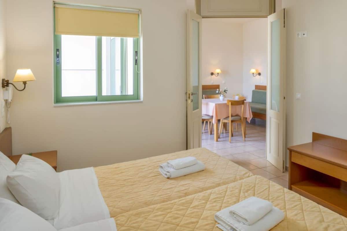 1 bedroom, iron/ironing board, travel cot, free WiFi