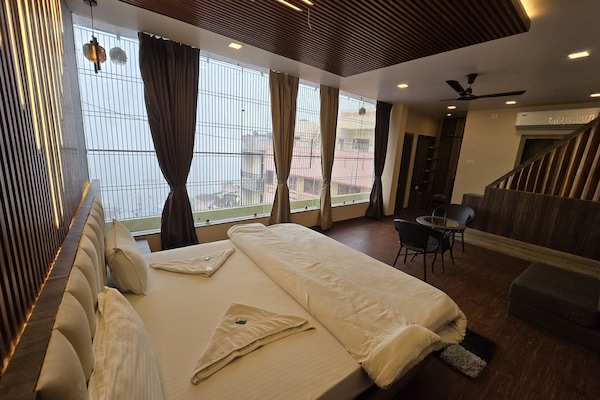 Royal Suite, Balcony, River View | Soundproofing, free WiFi