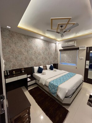 Superior Room, Balcony, River View | 1 bedroom, soundproofing, free WiFi