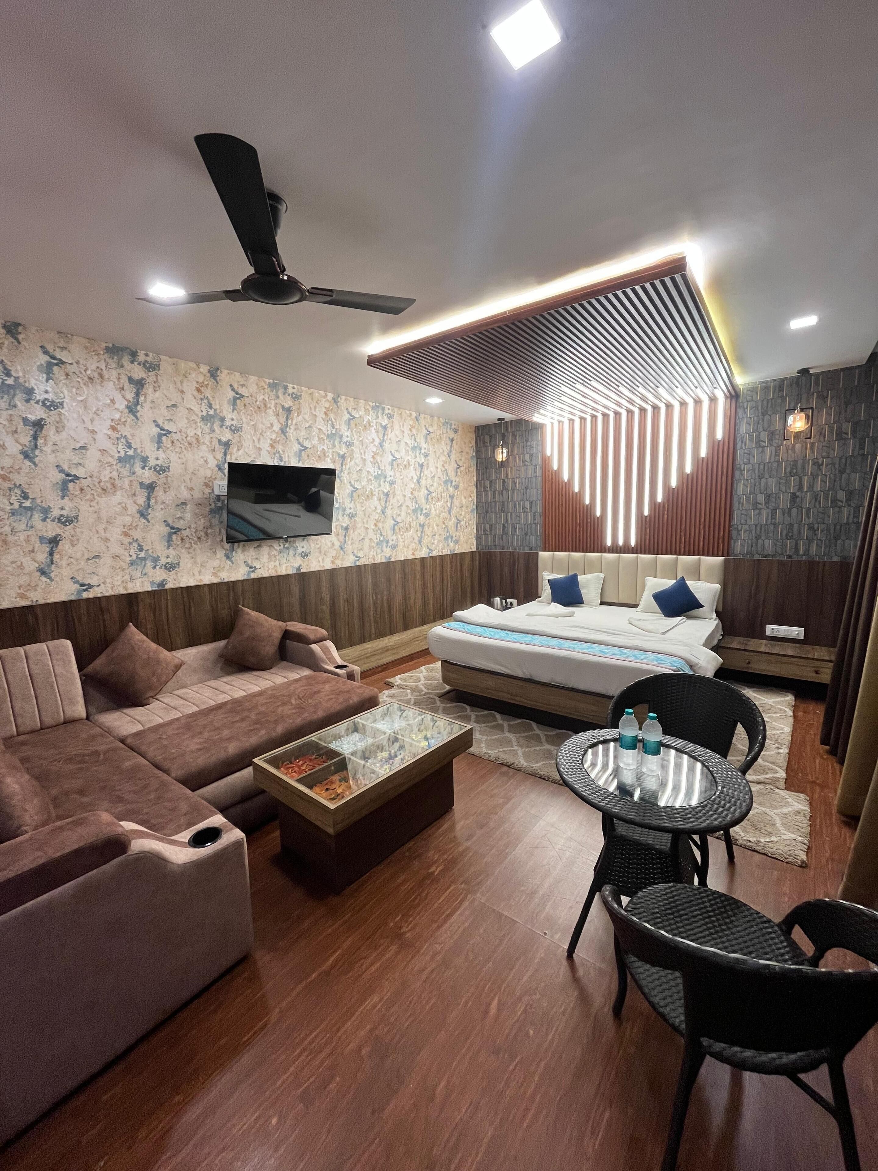 Suite – royal, balkong, elveutsikt | Lydisolert og wi-fi (inkludert)