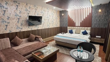 Royal Suite, Balcony, River View | Soundproofing, free WiFi